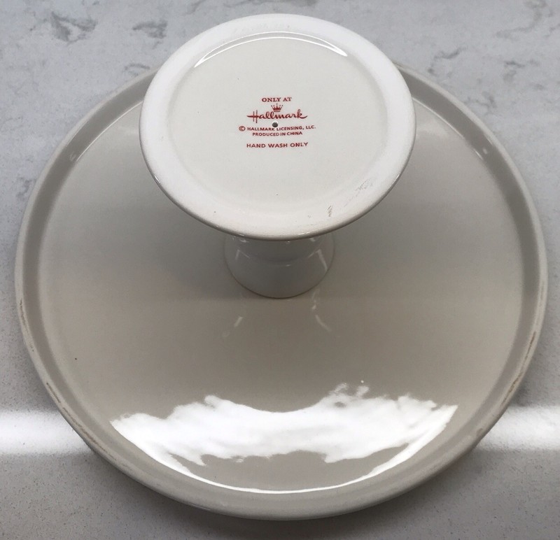 Hallmark Cake Dish Cookie Dessert Stand Winter White Raised Snowflakes 9.5” EUC gallery
