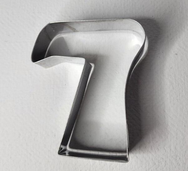 NUMBER SEVEN 7 BIRTHDAY ANNIVERSARY LARGE SIZE 4″ COOKIE CUTTER USA
