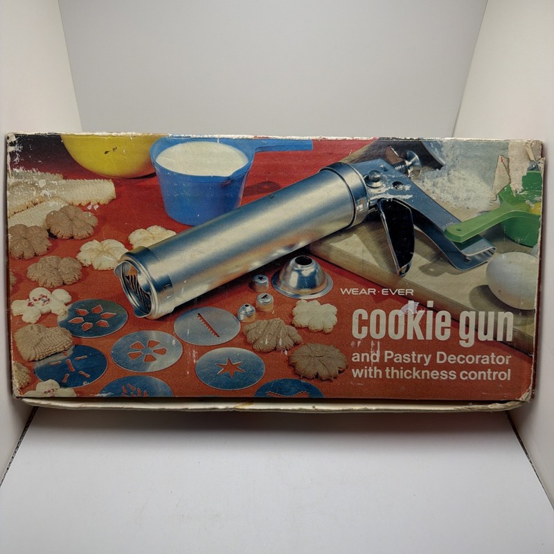 Vtg Wear-Ever Cookie Gun & Pastry Decorator 3365 COMPLETE w/ Box & Recipes