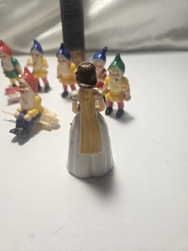 Vintage Snow White & the 7 Dwarfs Plastic Figures CAKE TOPPERS gallery