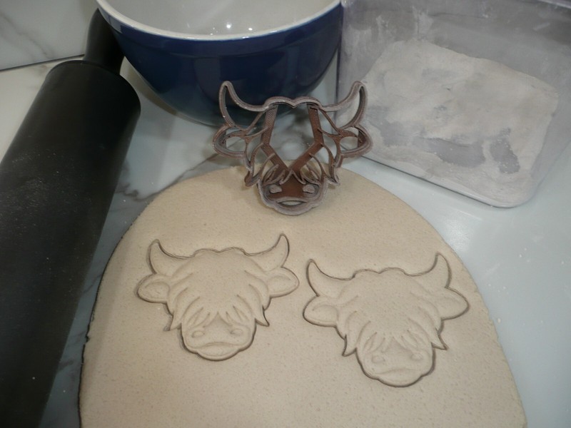HIGHLAND COW LONG HAIR ANIMAL SET OF 2 COOKIE CUTTERS MADE IN USA PR1951 gallery