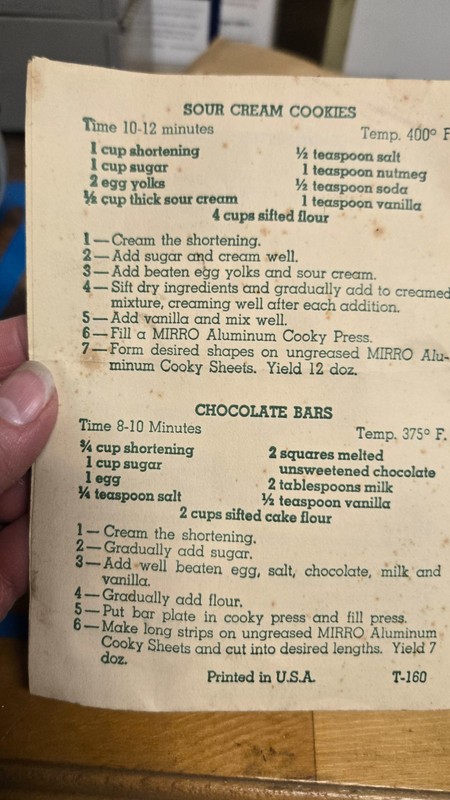 Vintage Mirro Cooky (Cookie) Press – Complete Set w/ 12 Discs & Recipe Book gallery