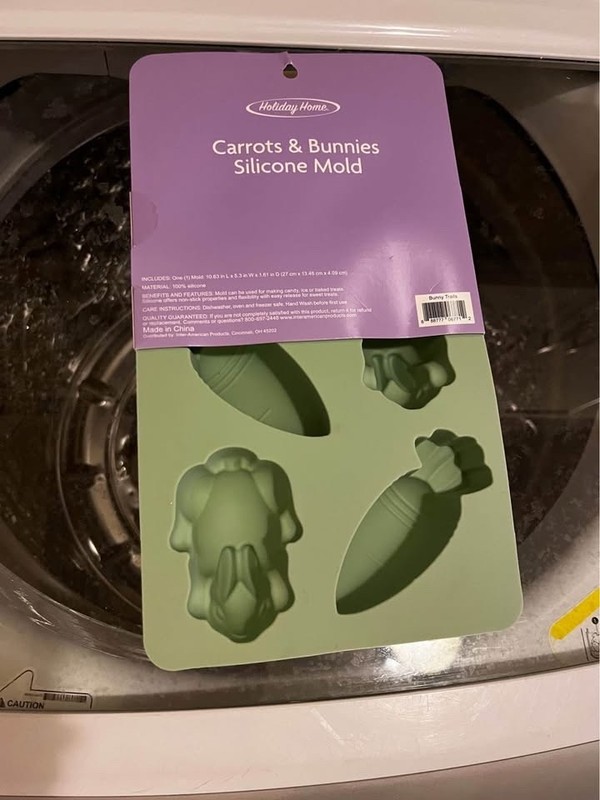 Holiday Home Carrots and Bunnies Silicone Mold Baking and Freezer Safe BRAND NEW gallery