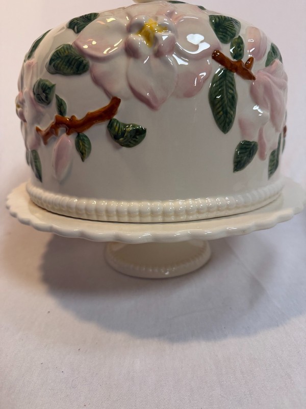 Valerie Cumberland Magnolia Ceramic Cake Stand Dome Pedestal Plate Vintage Sprin gallery