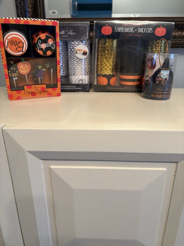 HALLOWEEN CUPCAKE SNACK CUPS PICKS LOT