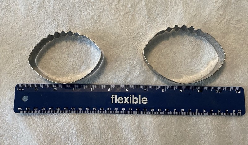 Football Shaped Cookie Cutters Metal Set Of 5 Assorted Sizes New In Box gallery