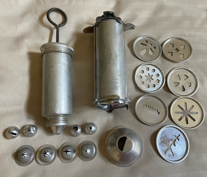 Vtg Aluminum Mirro/Krag? Cookie Press, Discs, Tips & Cake Decorator Barrels