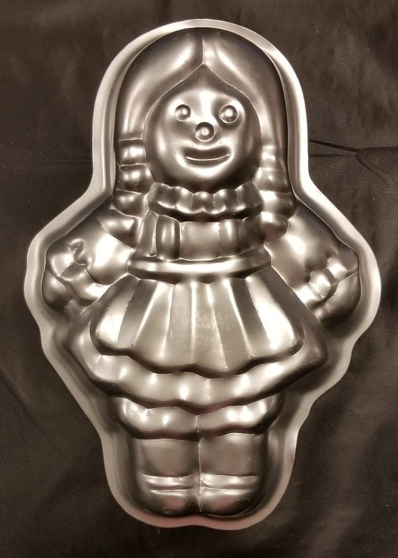 Vintage Wilton Mini Rag Doll Girl Cake Pan #508-450 mold 9″ x 6″ x 1-1/2″ 1976