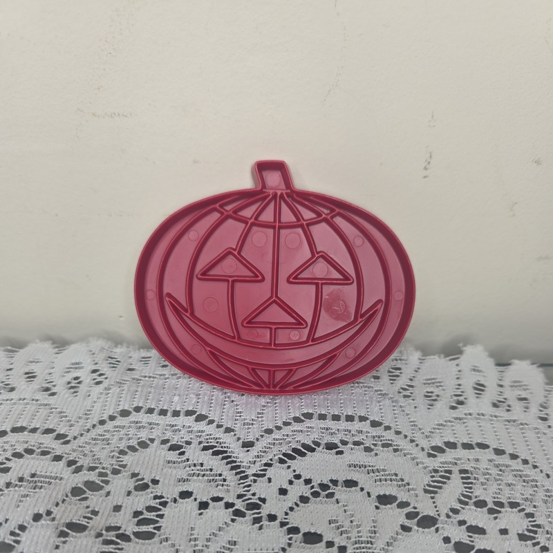 Jack O Lantern Cookie Cutter 3.5″ Red Plastic Indents Handle Pumpkin Halloween