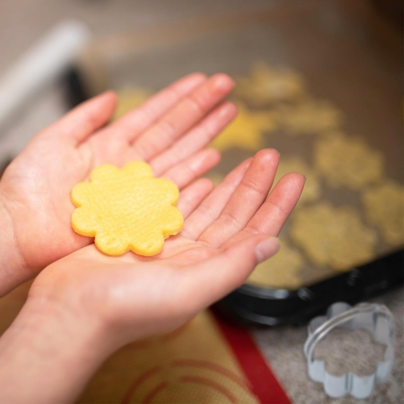 Scalloped Flower Shaped Biscuit Cookie Cutter for Pastry Scone Donut Baking gallery