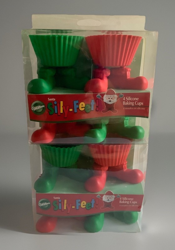 NIP 2007 Wilton CHRISTMAS Santa Boot Silly Feet Set of 8 Silicone Baking Cups
