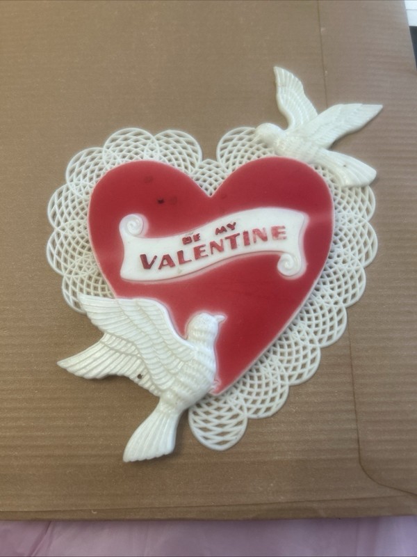 VINTAGE HEART SHAPED CAKE TOPPER BE MY VALENTINE PLASTIC HONG KONG