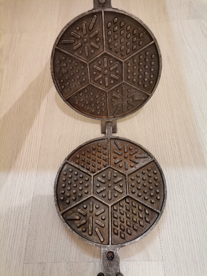 Vintage Waffle Maker Aluminum Iron Press Form for Baking Waffle Cookies 12 gallery