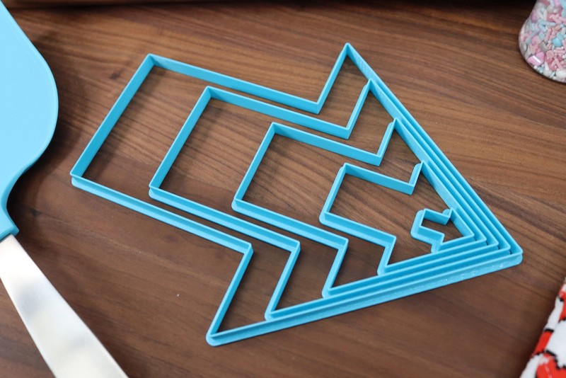 XL Arrow Cookie Cutters - 9in through 1in Concentric Cutters gallery