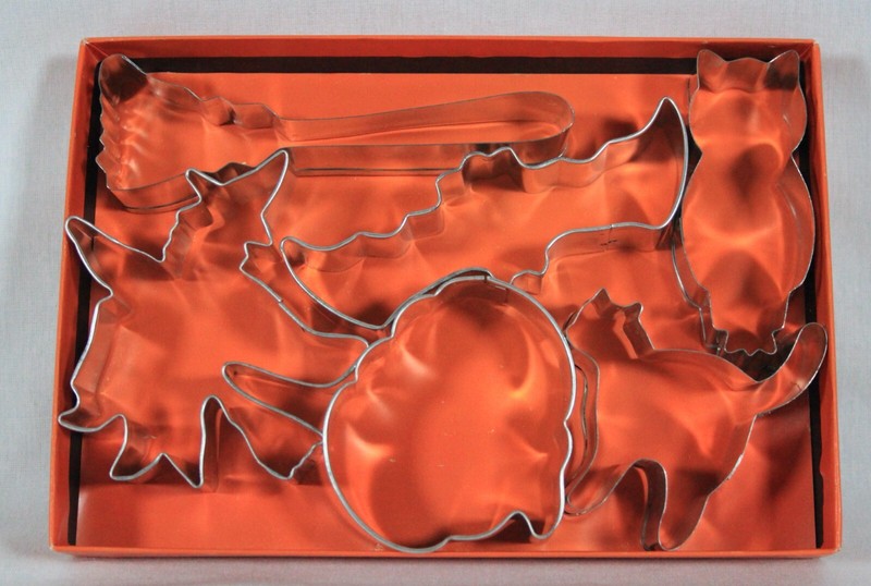 POTTERY BARN EMPORTE PIECES 6 STAINLESS STEEL KIDS HALLOWEEN COOKIE CUTTERS NEW gallery
