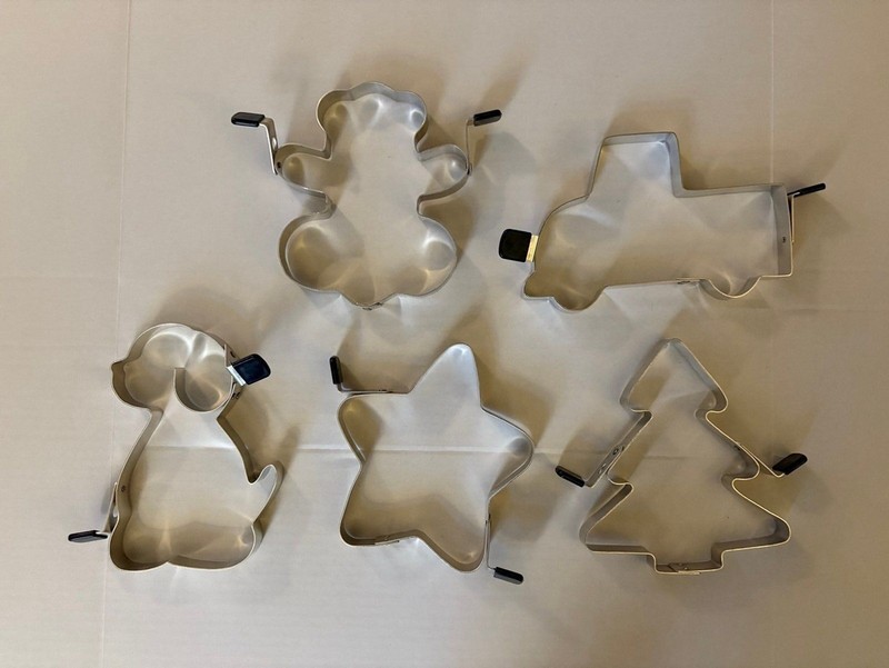 Christmas Holiday Large Metal Cookie Cutters Egg or Pancake Mold –