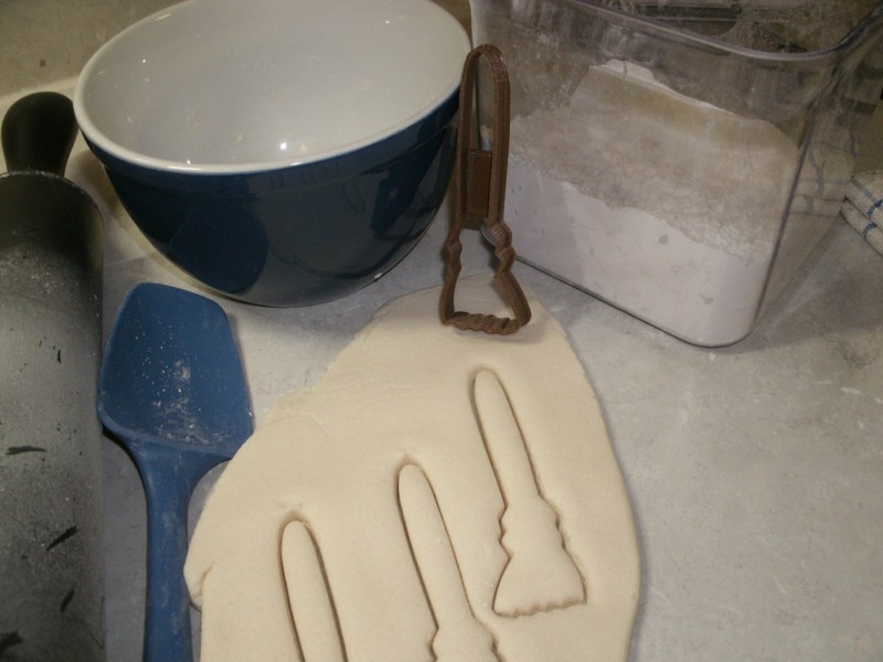 MAID SERVICE CLEANING HOUSEKEEPING HOUSEKEEPER SET OF 3 COOKIE CUTTER PR1450 gallery