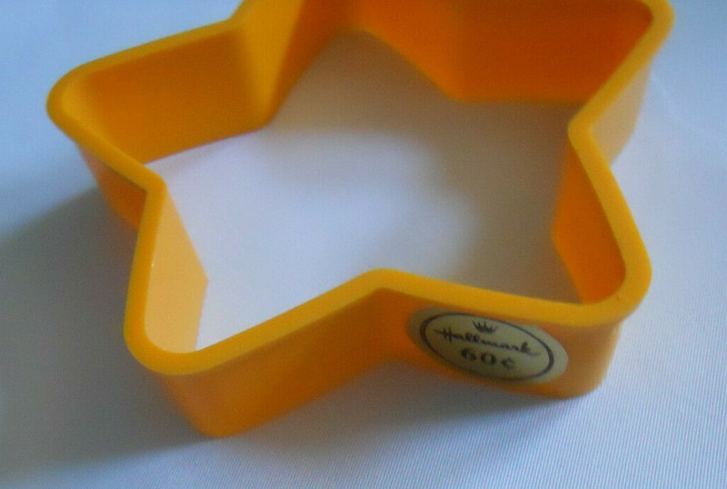 Vintage Hallmark Yellow 4" Star Patriotic Cookie Cutter Mold Memorial Day July 4 gallery