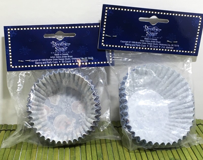 Set of 2 Vintage Christmas Cupcake Liners Grease Resistant Brother Sister 1999 gallery