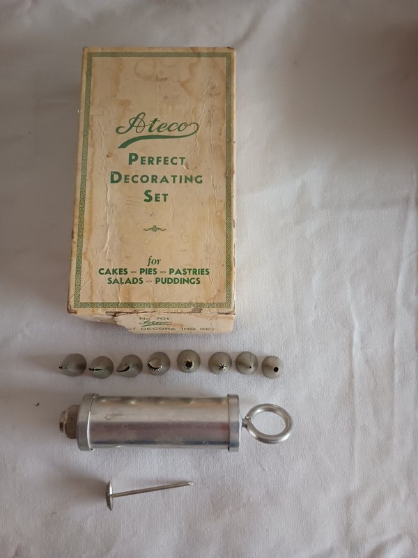 Ateco Icing Cake & Pastry Decorating Set With 8 Design Tips No. 701 Vintage