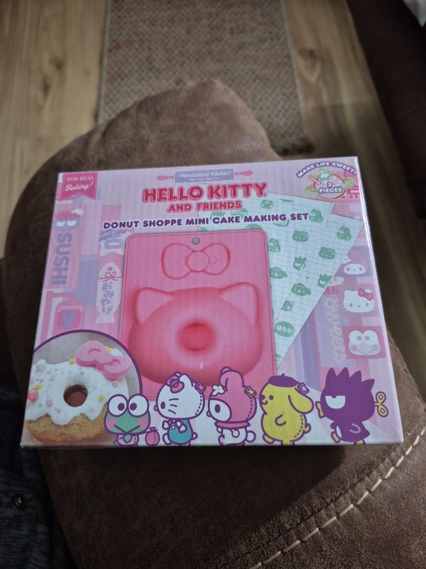Hello Kitty Donut Shoppe Mini Cake Making Set