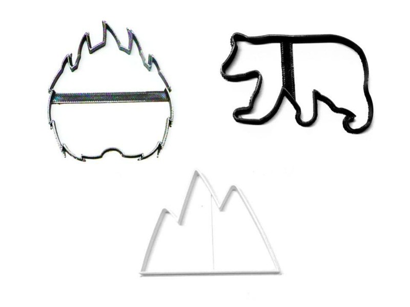 BEAR FURRY PAW MOUNTAIN OUTLINES OUTDOORS FOREST HABITAT COOKIE CUTTER PR1420