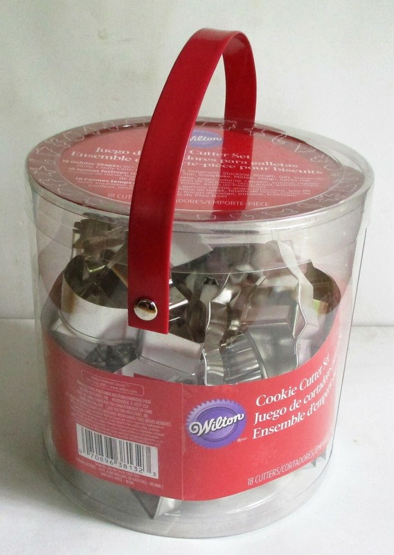 WILTON COOKIE CUTTER SET. 18 PIECES ALL DIFFERENT HOLIDAY SHAPES. NEW (2456)