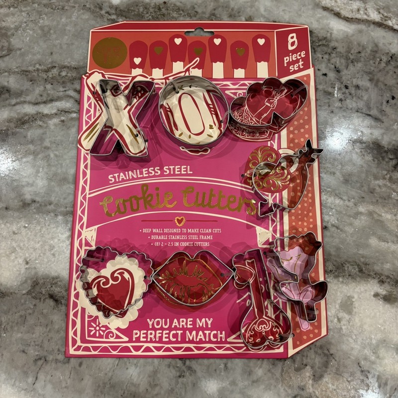 Valentine’s Day Present – Cookie Cutters 8 Piece Set – Size 2-2.5 inch Cutters