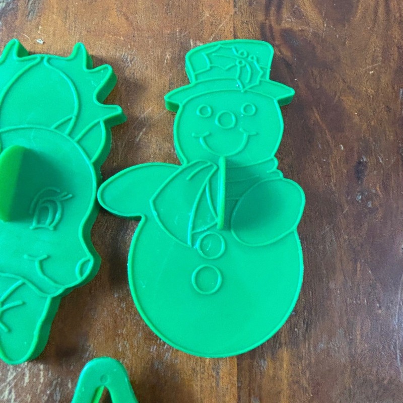 Vintage 1988 Wilton Christmas Cookie Cutter Set 5pc Green Reindeer Snowman Tree gallery