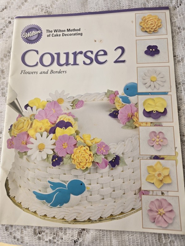 Wilton Course 2 Cake Decorating Instructional Booklet Flowers Borders Multicolor