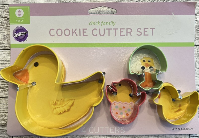 NEW Wilton 4 pc Cookie Cutters Chick Family Recipe Duck cookie cutter