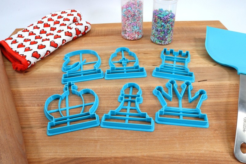 Online Chess Icons Cookie Cutters - Queen, Rook, Pan, Bishop, King, Queen gallery