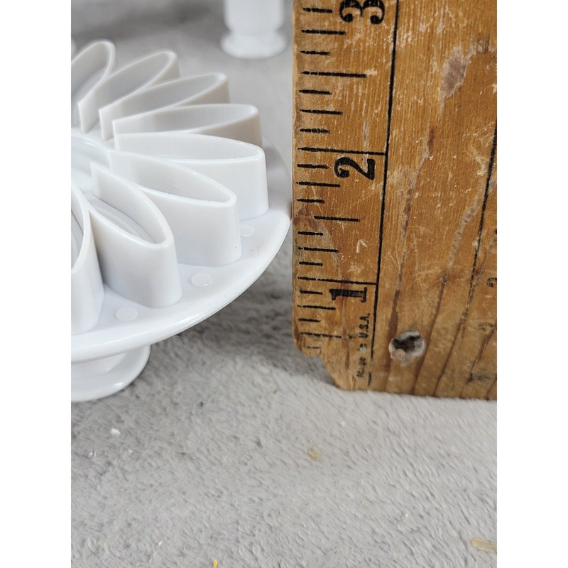 Daisy Flower Cookie Cutters Fondant Cake Decorating Set of 3 White Plastic gallery