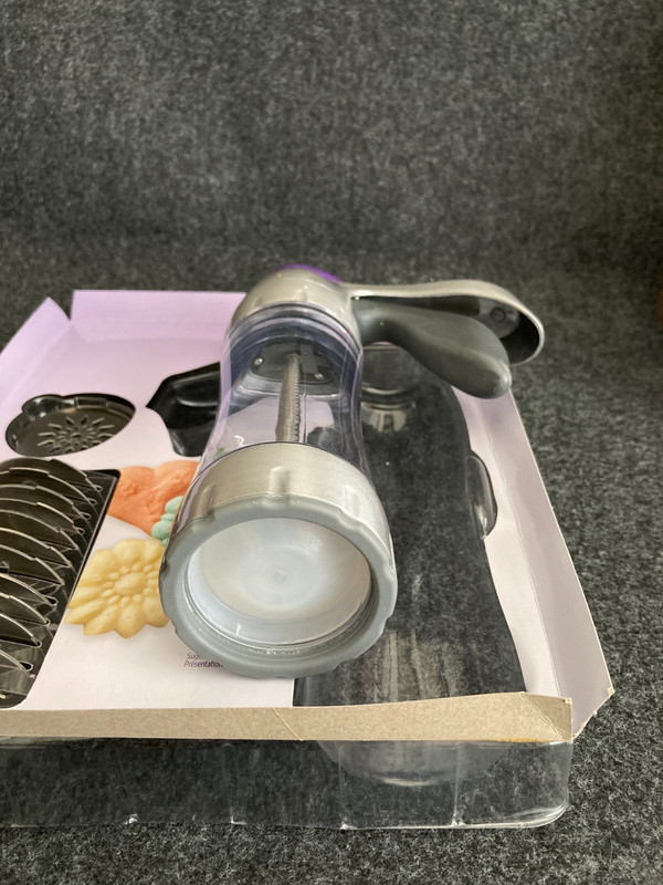 Wilton NEW Preferred Press Cookie 12 Disc Set Box/Manual and Silicone Baking Mat gallery