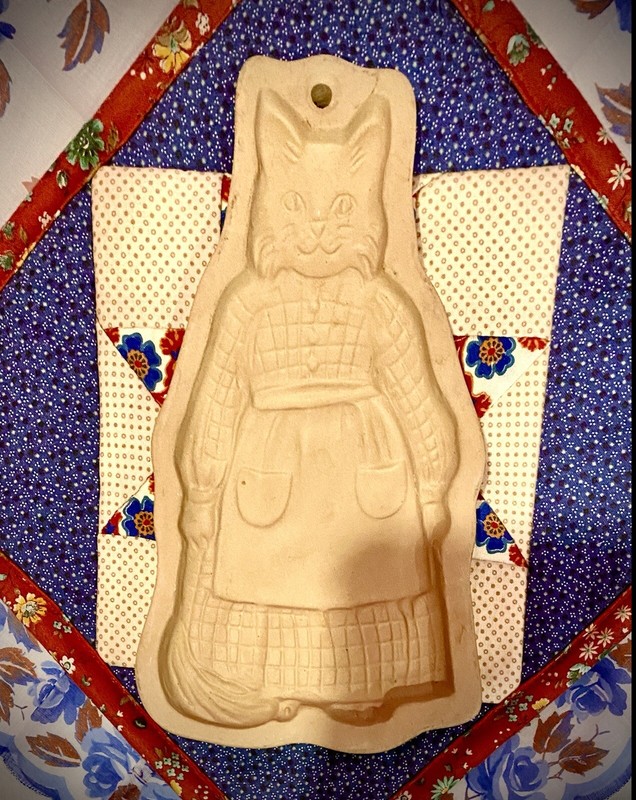 Vtg Lady CAT in Dress with Apron BROWN BAG Cookie Art MOLD 1988 gallery