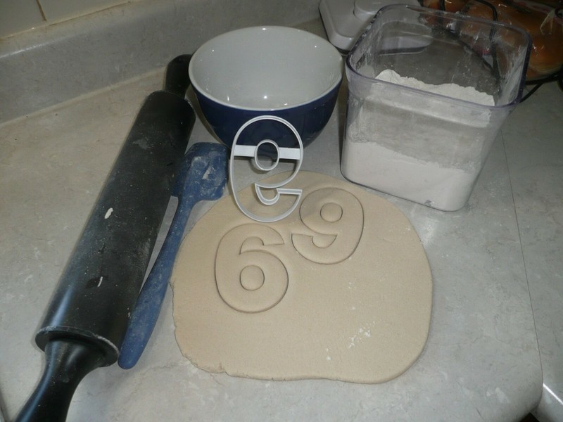 NUMBER SIX 6 OR NINE 9 BIRTHDAY LARGE SIZE 4" COOKIE CUTTER USA PR3806 gallery
