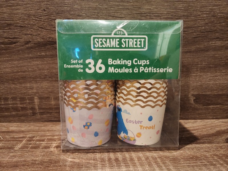 36 Sesame Street branded baking cups featuring Elmo