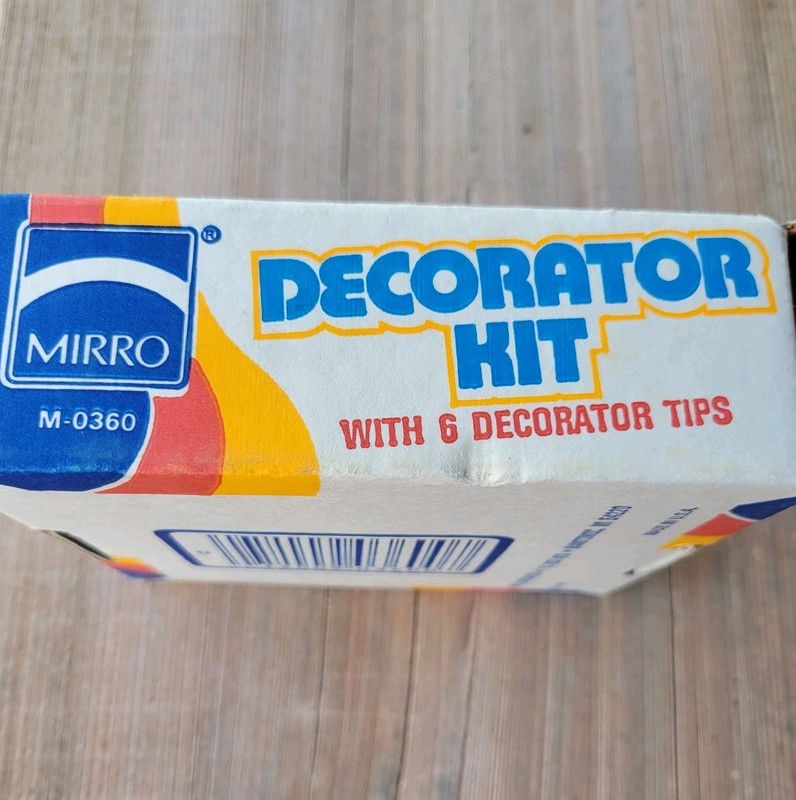 Vintage MIRRO M-0360 Aluminum Cake/Cookie Decorator Kit in Original Box 6 Tips gallery