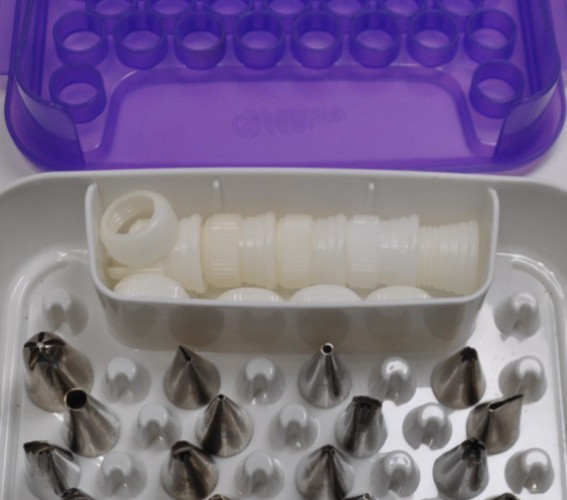 Wilton Cake Decorating Icing Tips + Case +Plastic Standard Couplers gallery