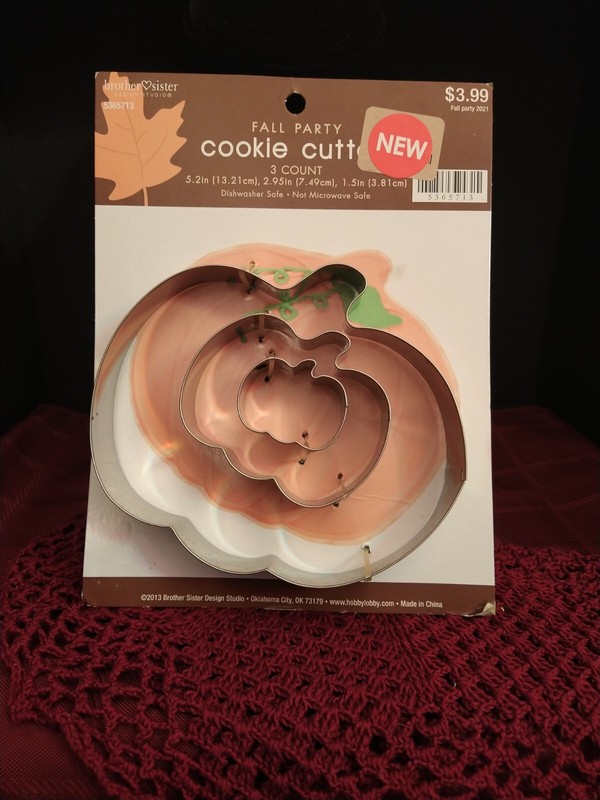 Pumpkin~Fall~Halloween Cookie Cutter Set! New! 3 Sizes! 5, 3, 1 1/2 inches!