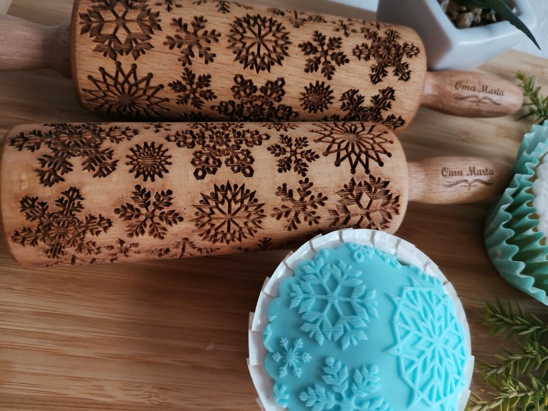Snowflakes Engraved Rolling pin Embossed Rolling Christmas cookies Carved molds gallery