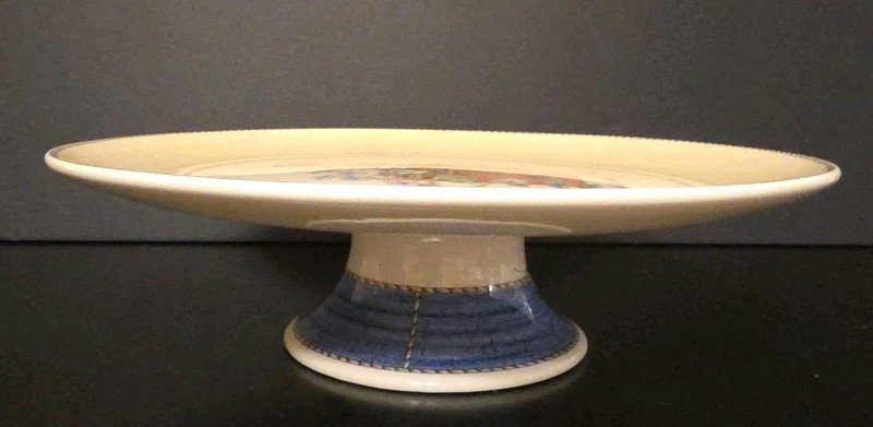 New 1997 Wedgewood Sarah's Garden Footed Queensware Cake Stand Made In England gallery