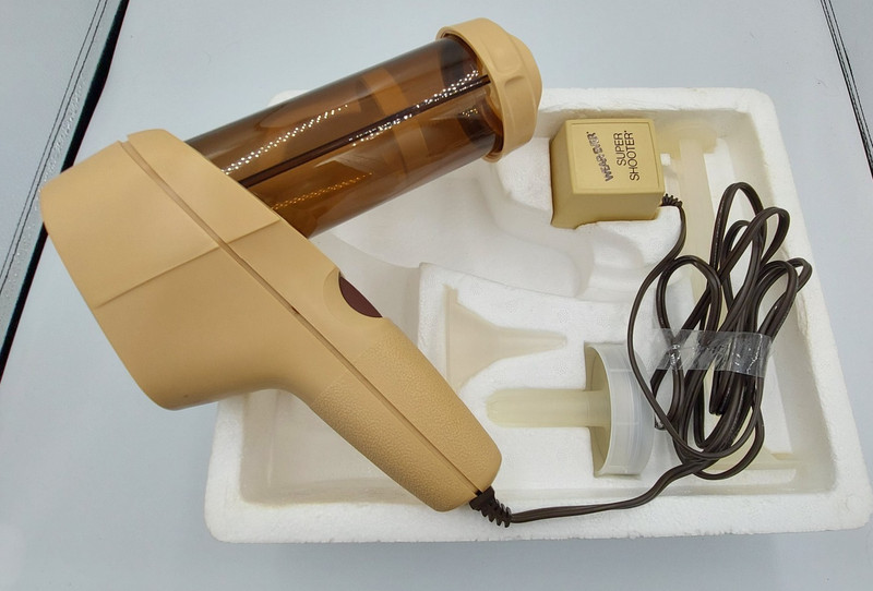 Vintage Wear Ever 70123 Super Shooter Electric Cookie Press WORKS COMPLETE gallery