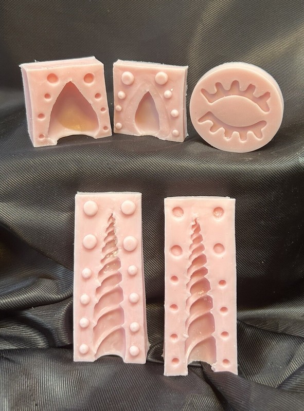 Set of 5 Silicone Fondant/Wax Melt Molds Unicorn Horn, Ears & Eyelashes gallery
