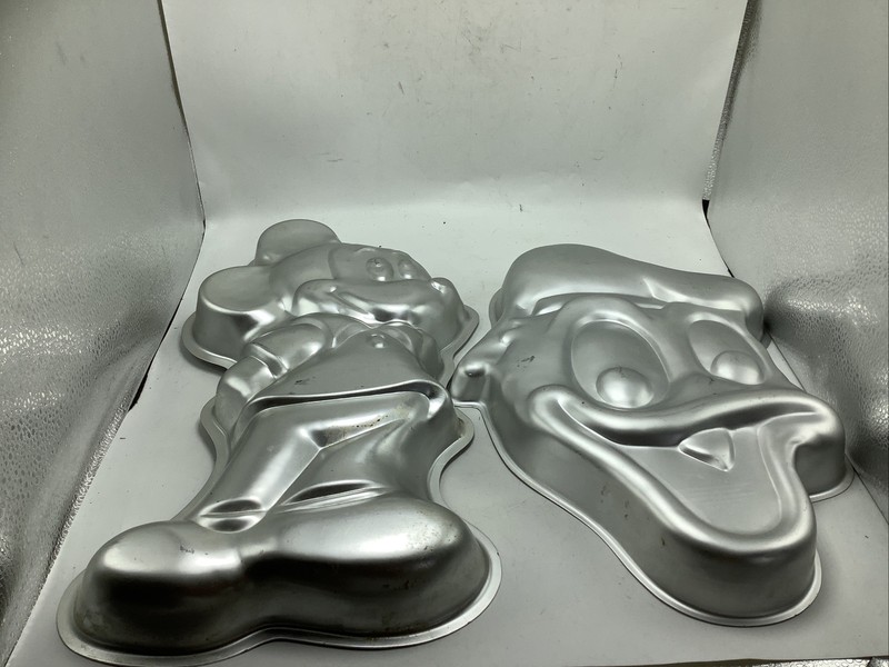 Lot of 2 New Vintage Wilton Disney Cake Pans Donald Duck Mickey Mouse 1978 gallery