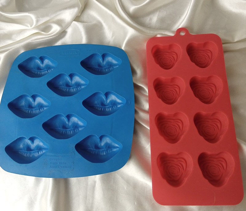 VALENTINE SILICONE MOLD SET OF 2 HEARTS LIPS gallery