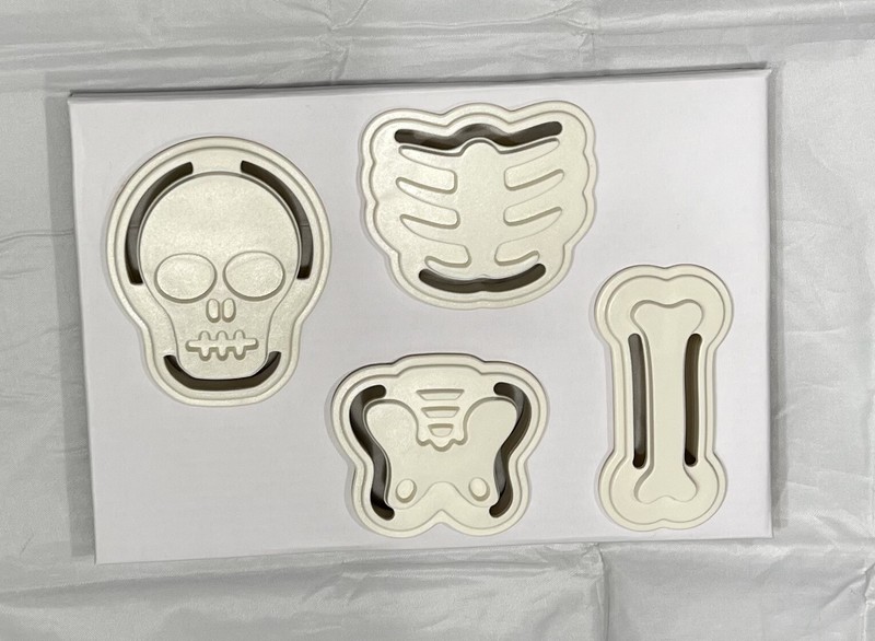 Williams-Sonoma~Skeleton Cookie Cutter Skull Rib Cage Pelvis Bone Set Halloween gallery
