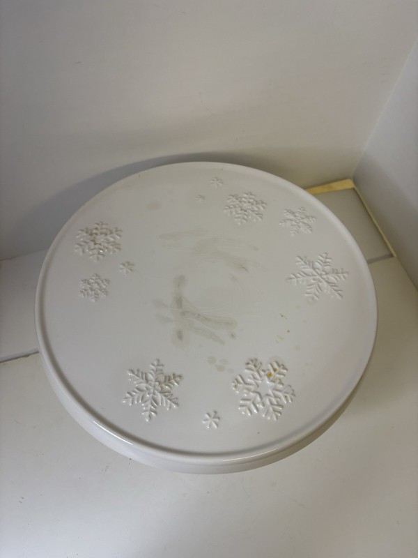 Vintage Hallmark Pedestal Cake Centerpiece Plate White Embossed Snowflakes 10″