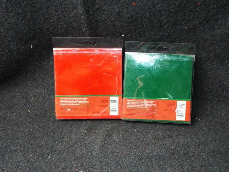 Wilton Holiday Snowflake Cookie Cutters and Gingerbread Boy Metal 4 per box NIB gallery