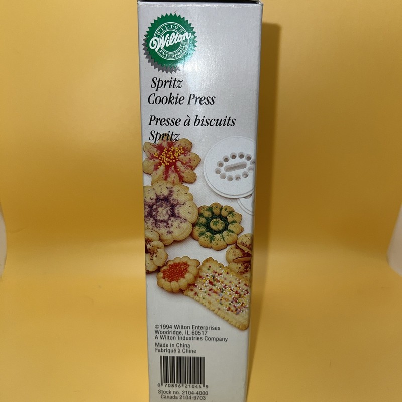 Vintage Wilton Spritz Cookie Press 12 Cookie Design Discs 1994 Easy Trigger gallery